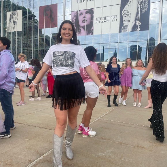 Meet your Posher, Courtney - Picture 3 of 7